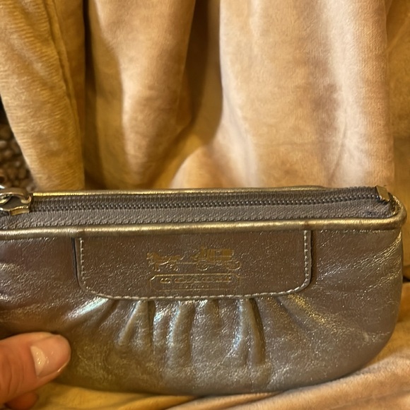 Vintage Coach wristlet - Picture 4 of 6